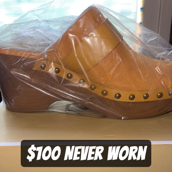 Michael Kors - Picture 1 of 1